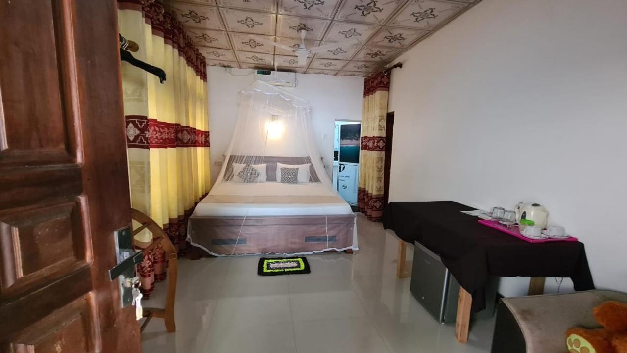 Kavidi Villa Home Stay Тангале Стая снимка